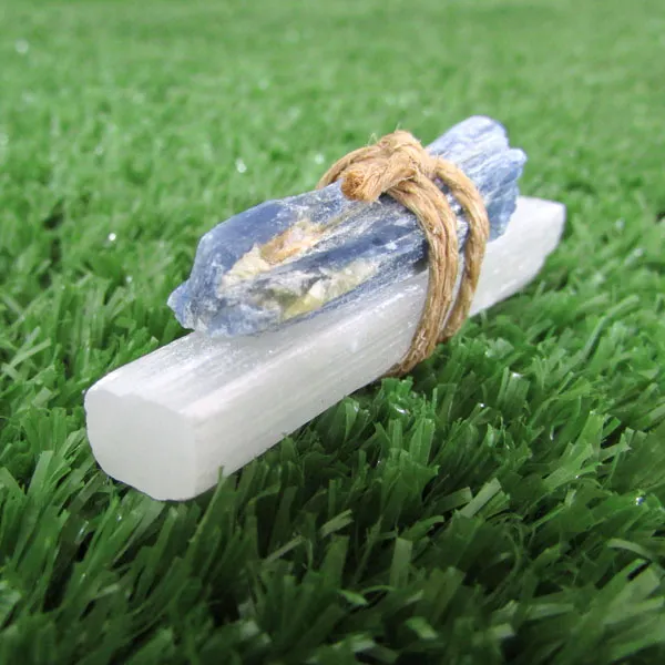 talisma_de_protecao_com_cianita_azul_e_selenita_contra_energias_negativas_13776_2_21ccd007b18e1b486a88c17e031ce054