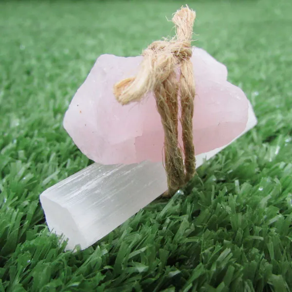 talisma_do_amor_com_quartzo_rosa_e_selenita_amor_proprio_e_cura_emocional_13778_2_8ccb1d3a642476b791f8548758e187d2